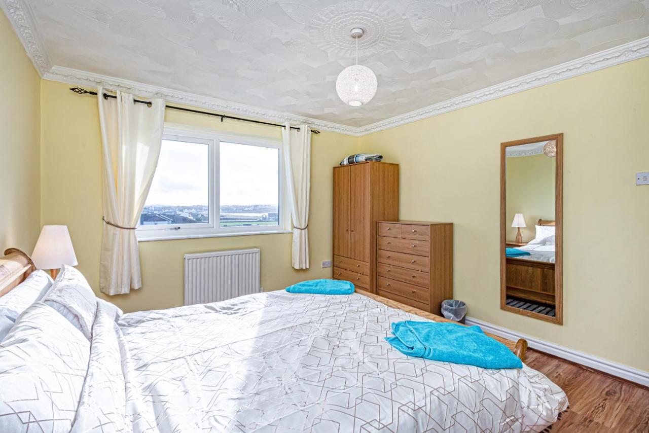 Trearddur Bay - Home With A View And Hot Tub - Sleeps 10 外观 照片