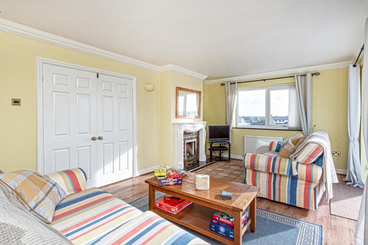 Trearddur Bay - Home With A View And Hot Tub - Sleeps 10 外观 照片