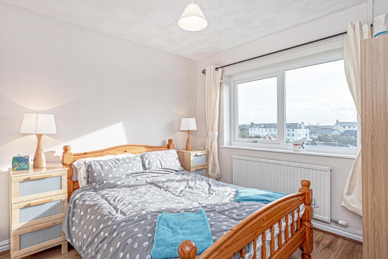 Trearddur Bay - Home With A View And Hot Tub - Sleeps 10 外观 照片