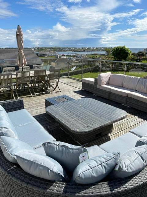 Trearddur Bay - Home With A View And Hot Tub - Sleeps 10 外观 照片