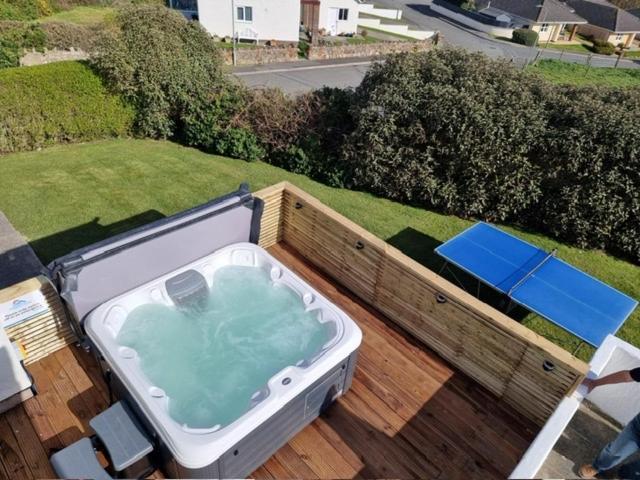 Trearddur Bay - Home With A View And Hot Tub - Sleeps 10 外观 照片